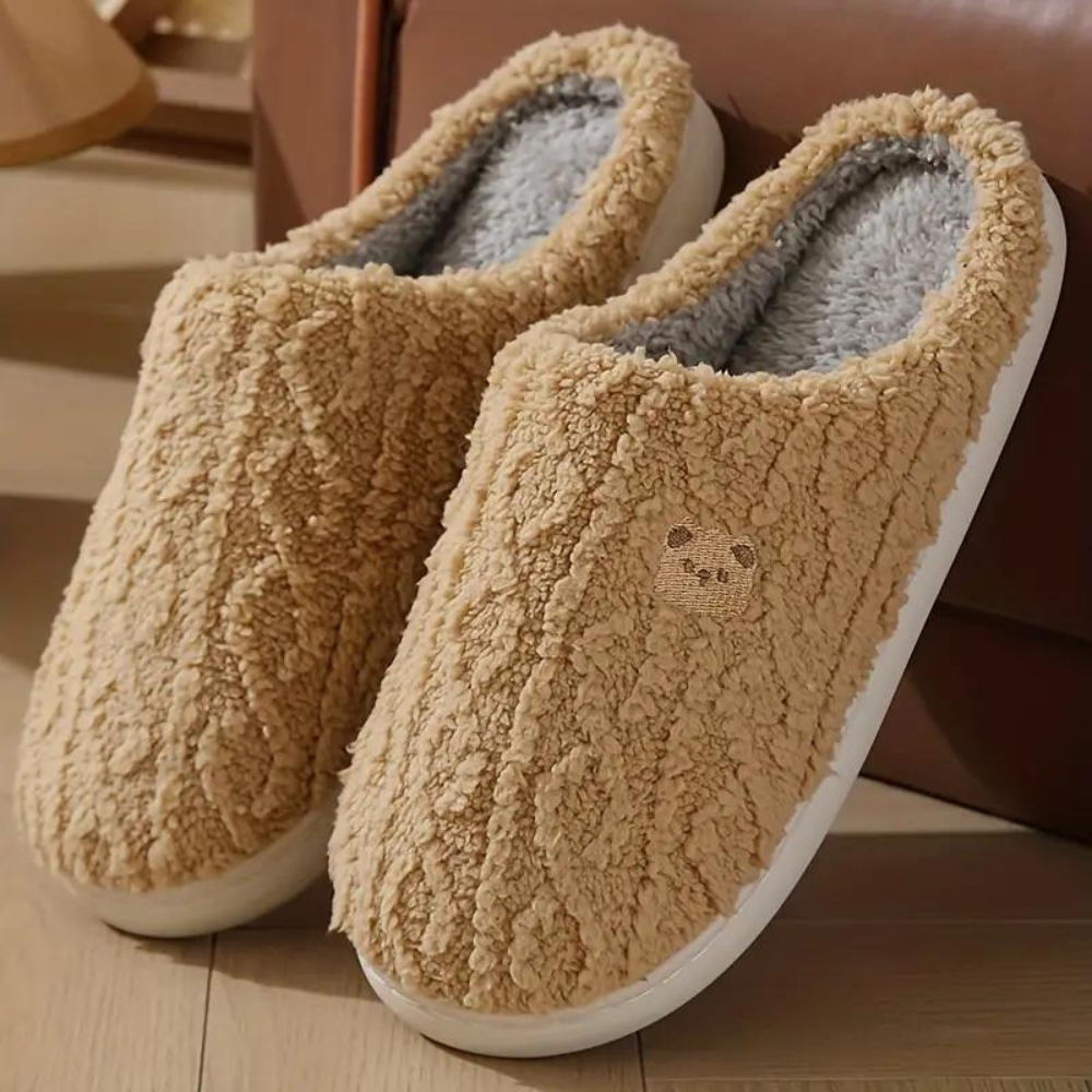 Plush women's slippers with a cozy and soft texture, featuring a comfortable design and non-slip soles, perfect for relaxing at home.