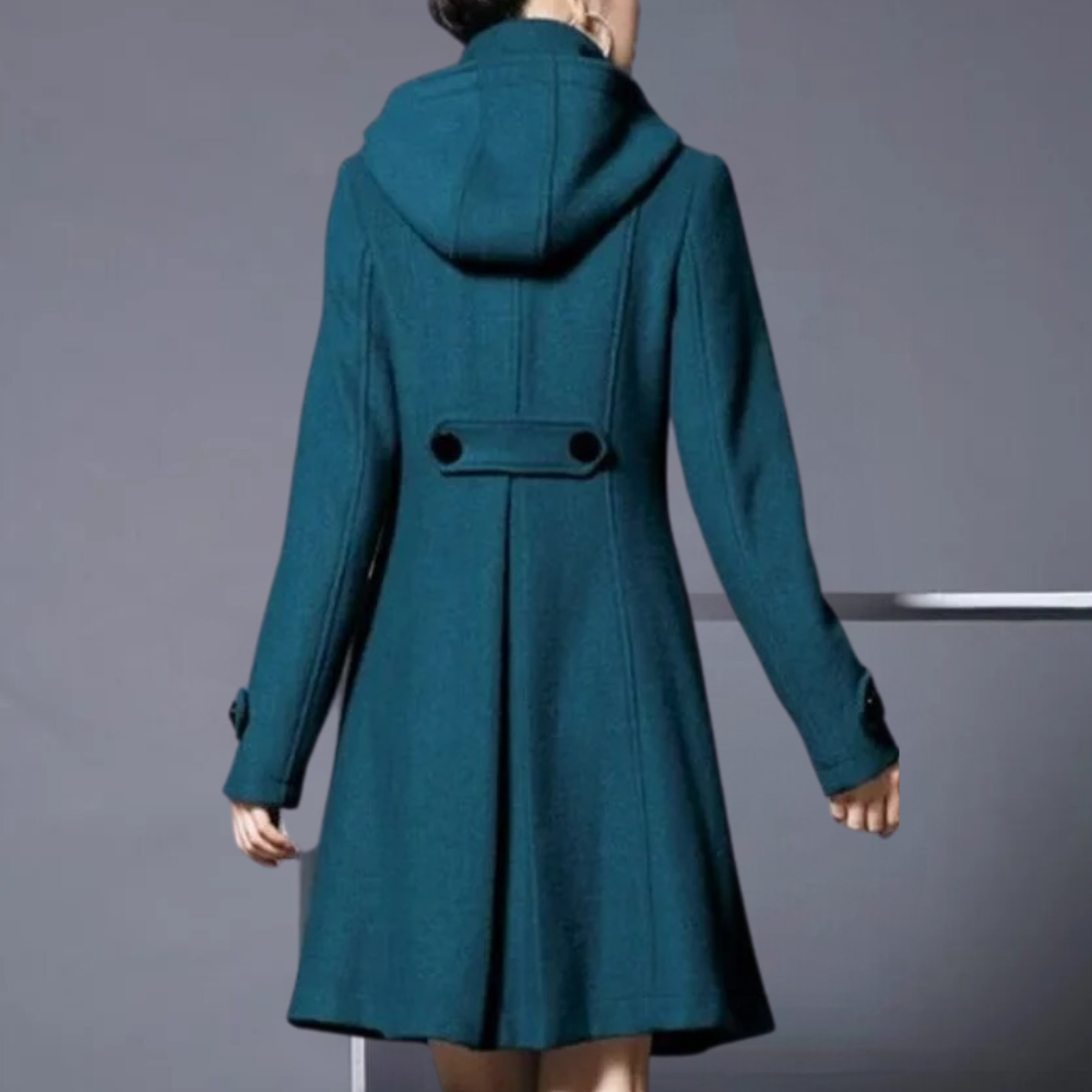 Elegant women's coat with a tailored fit and sophisticated design, featuring a high collar and button details for a timeless and refined look.