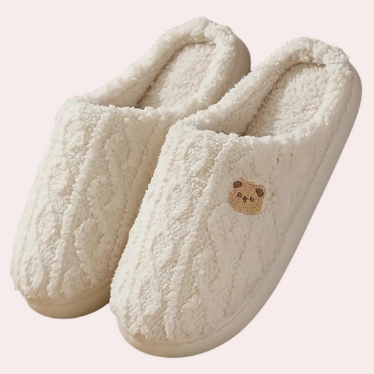 Plush women's slippers with a cozy and soft texture, featuring a comfortable design and non-slip soles, perfect for relaxing at home.